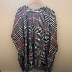 ✨Do‎ Everything In Love Gray Plaid Poncho Wrap Shawl - One Size Cozy Boho Wrap